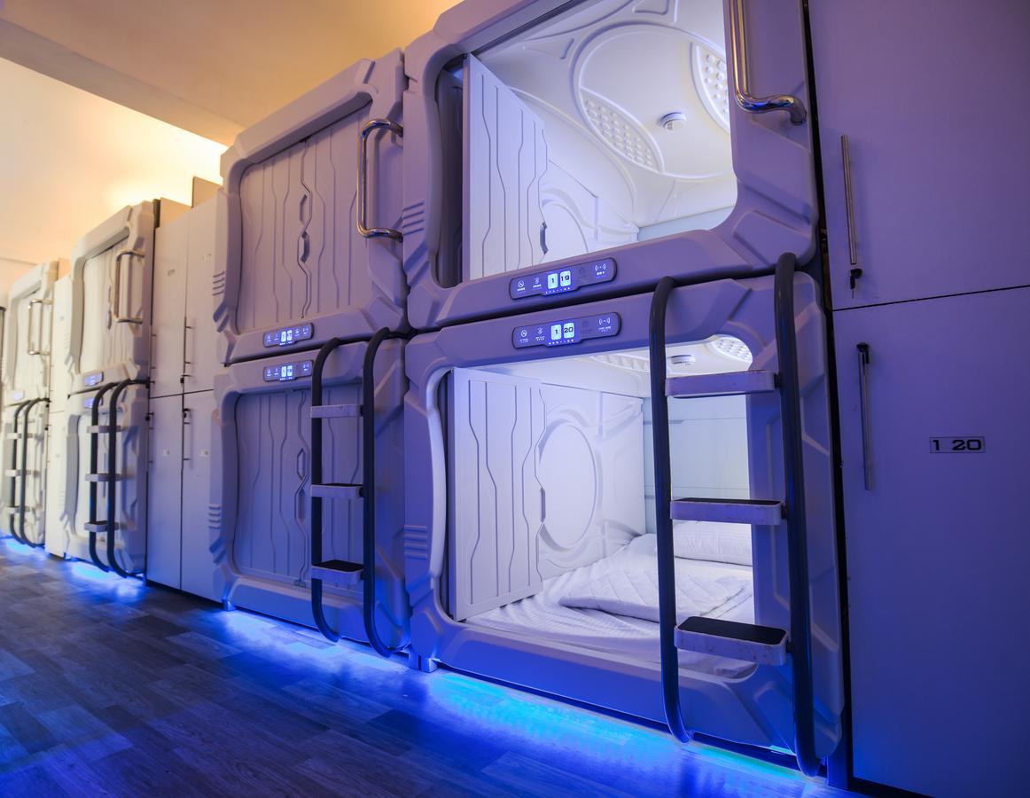 The Capsule Hotel Colombo Exterior photo
